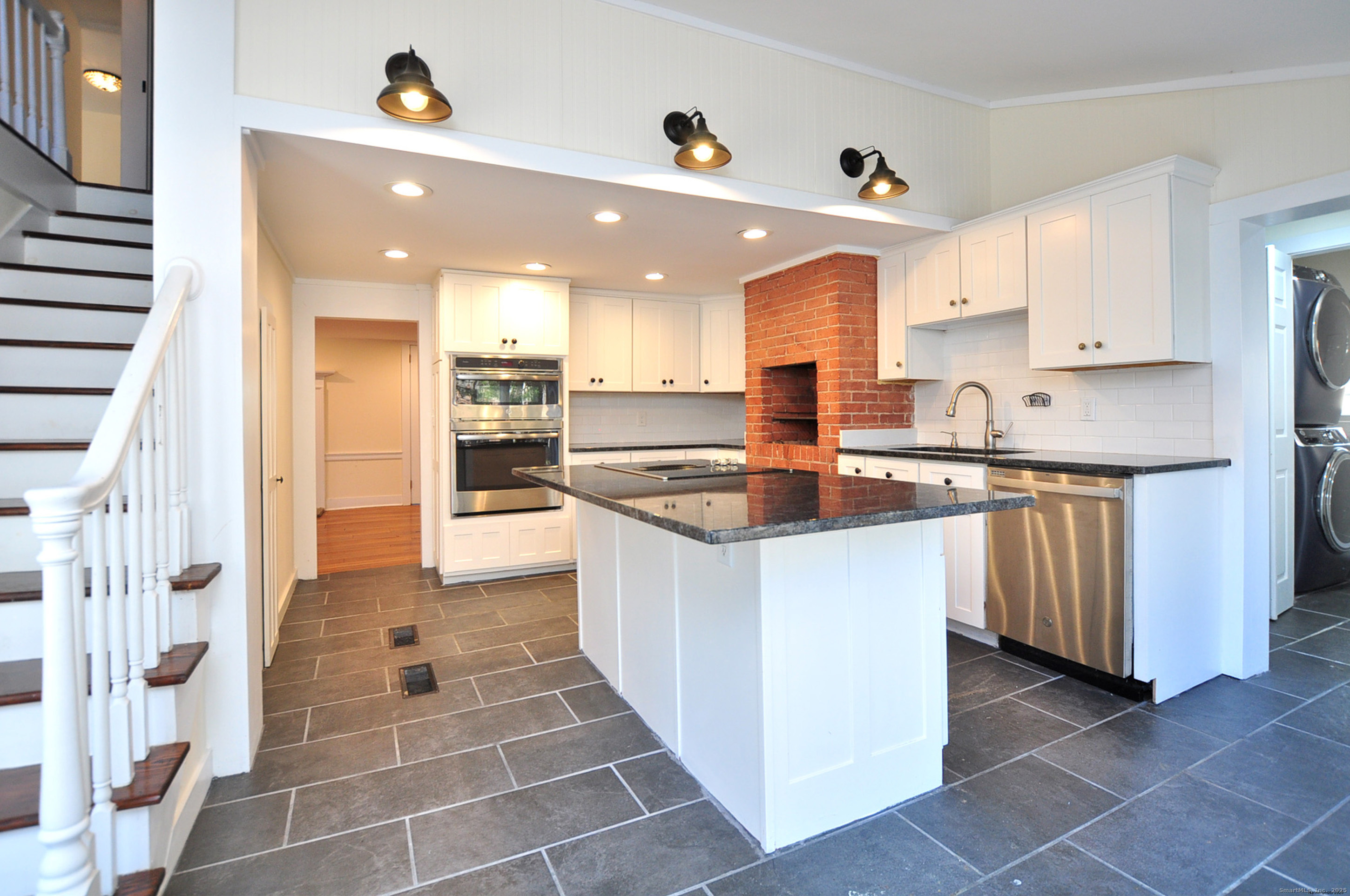 11 West Chestnut Hill Road