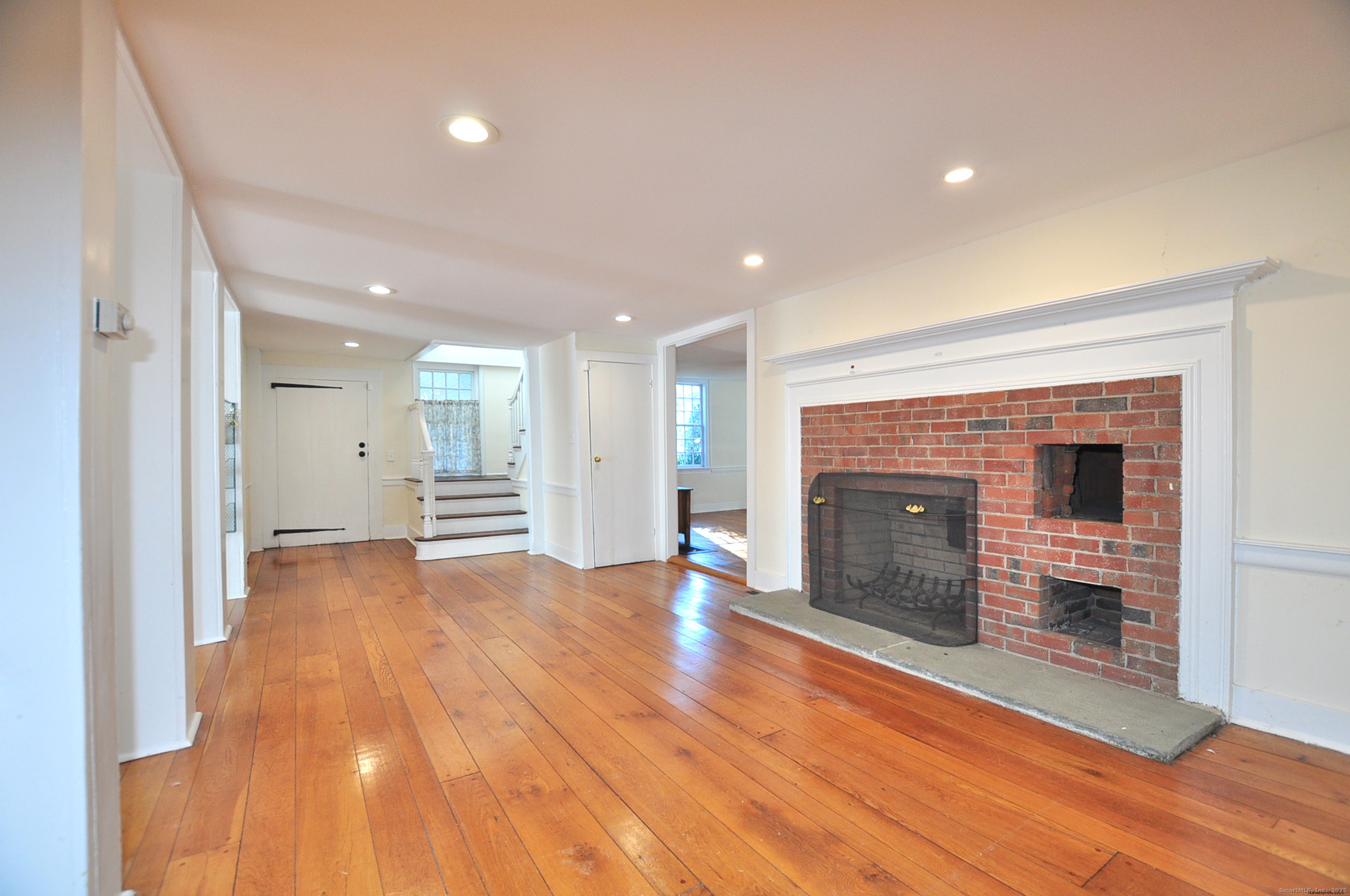 11 West Chestnut Hill Road
