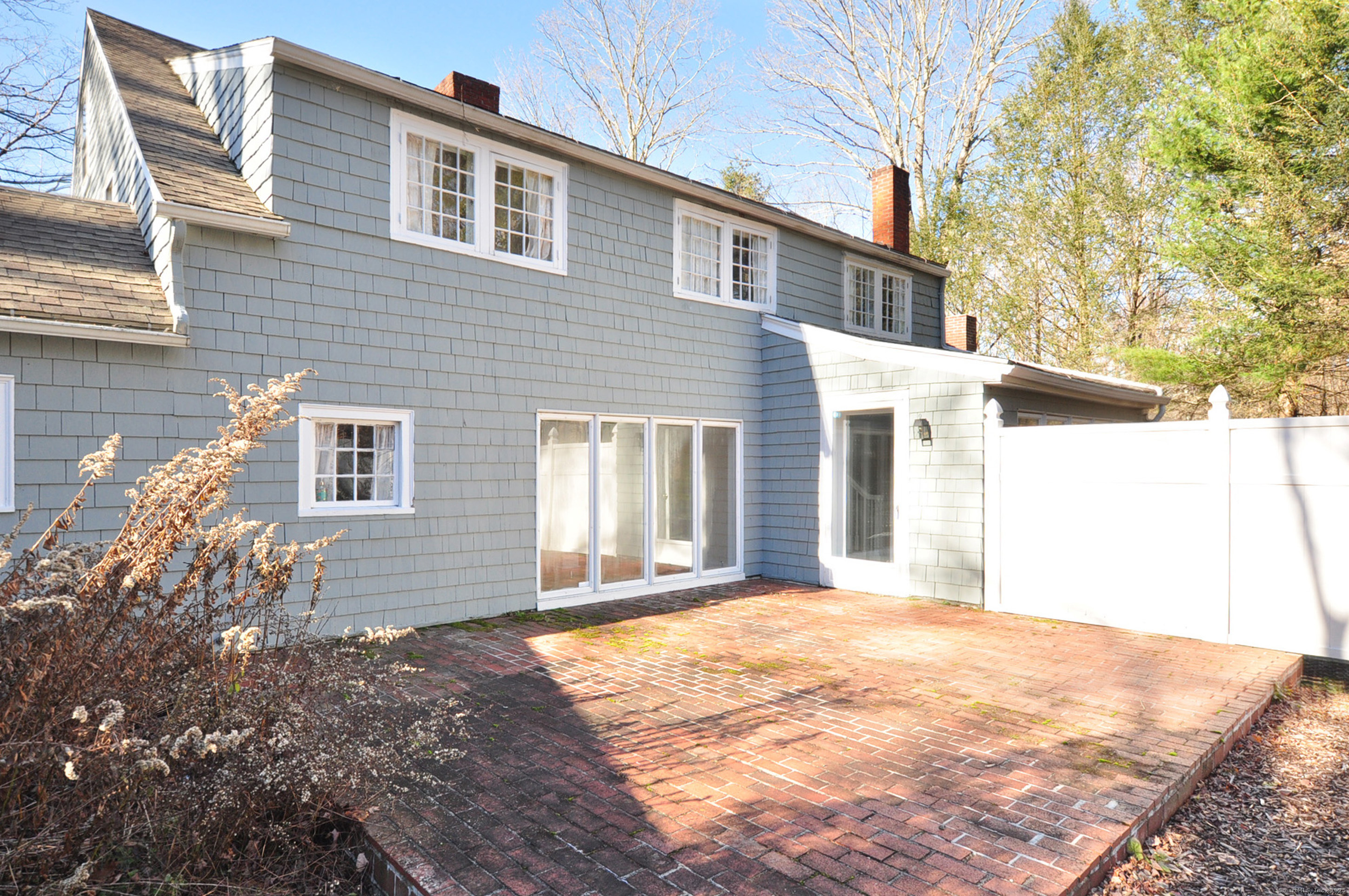 11 West Chestnut Hill Road