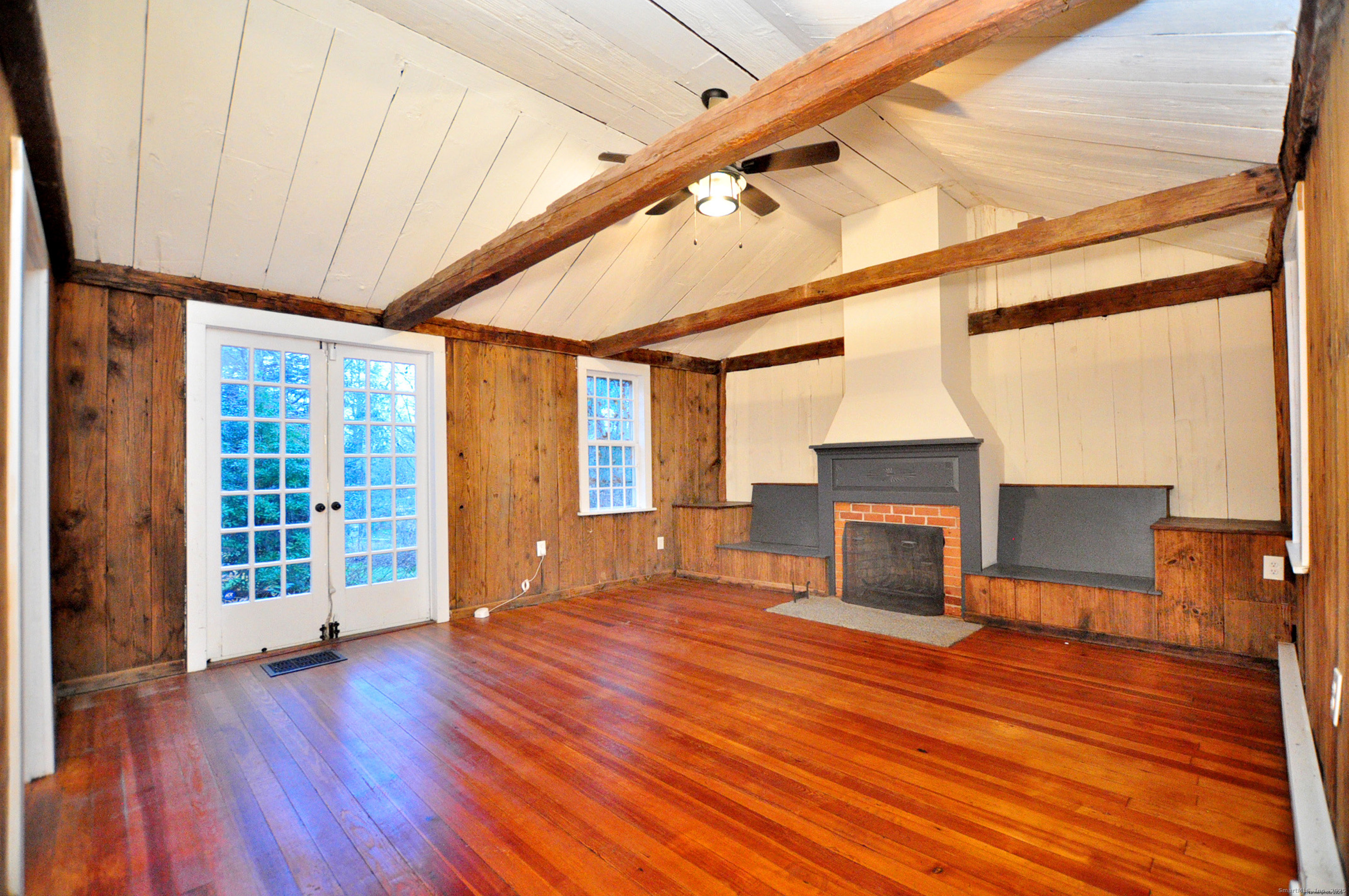 11 West Chestnut Hill Road