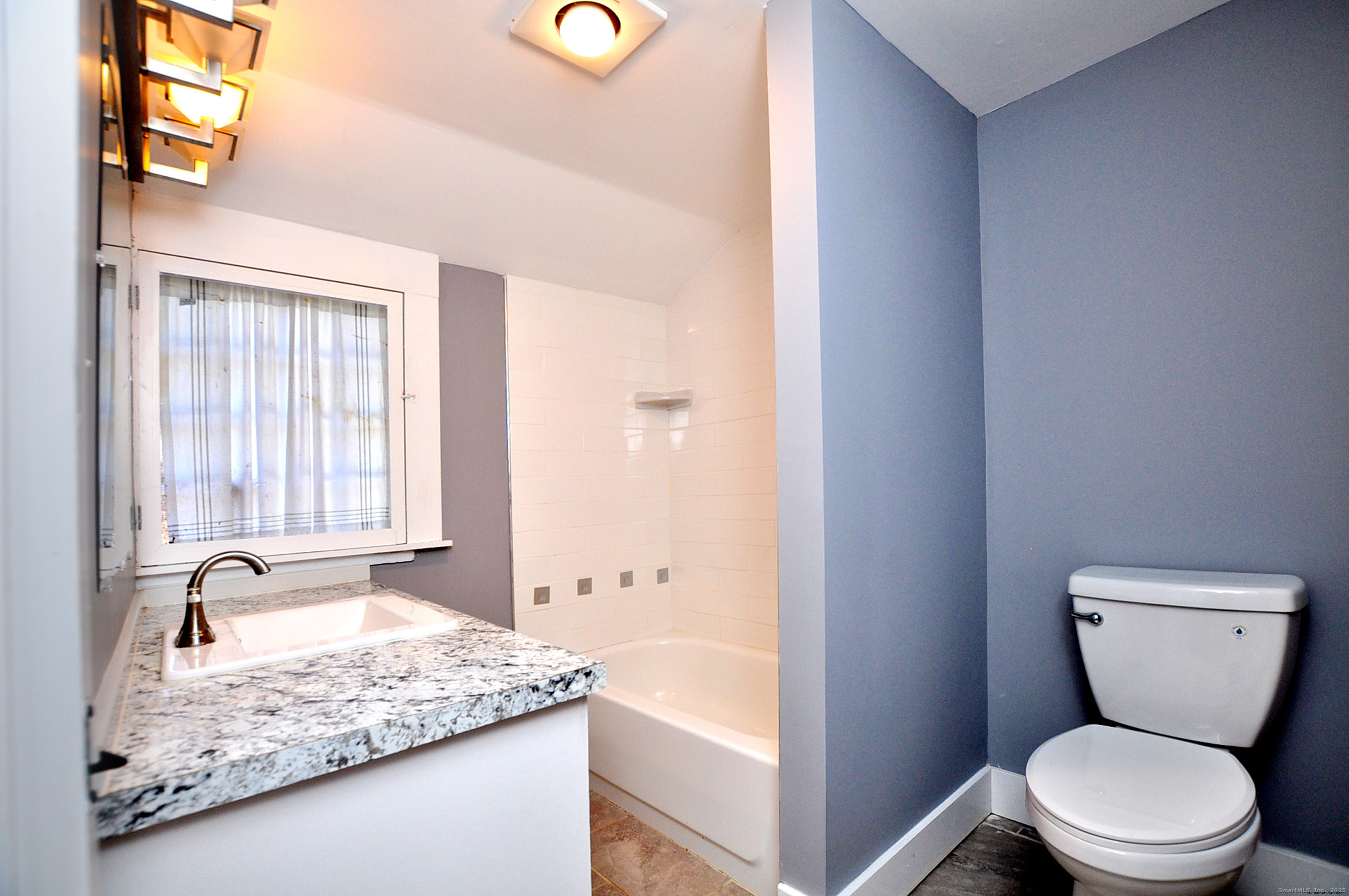 11 West Chestnut Hill Road