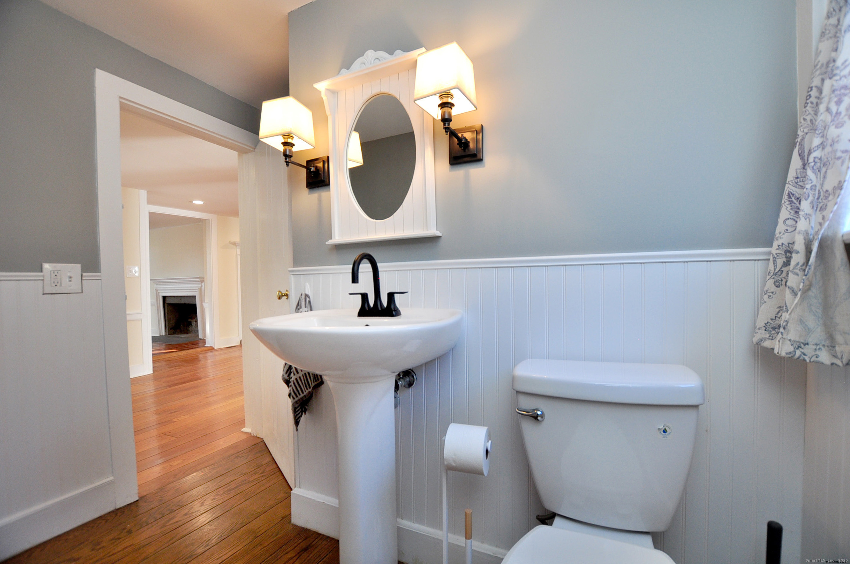 11 West Chestnut Hill Road