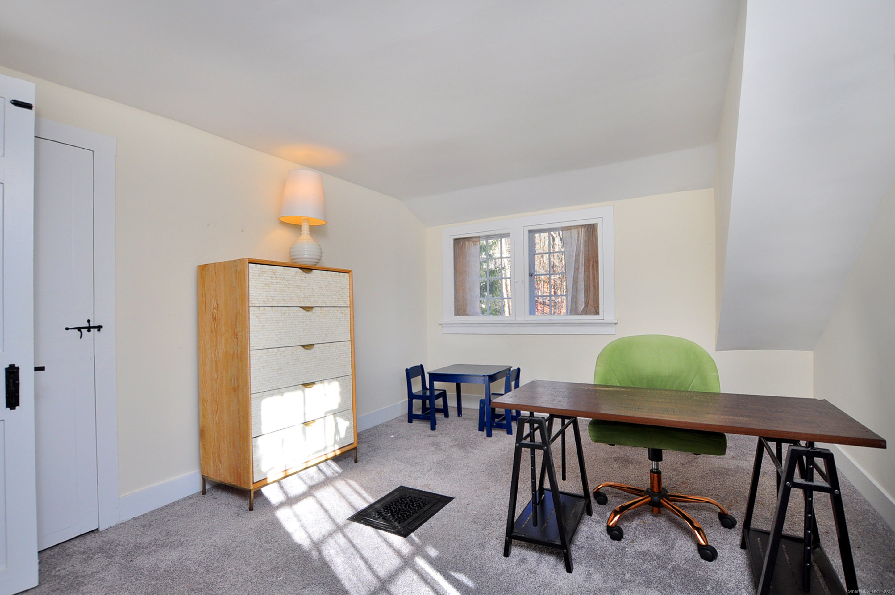 11 West Chestnut Hill Road