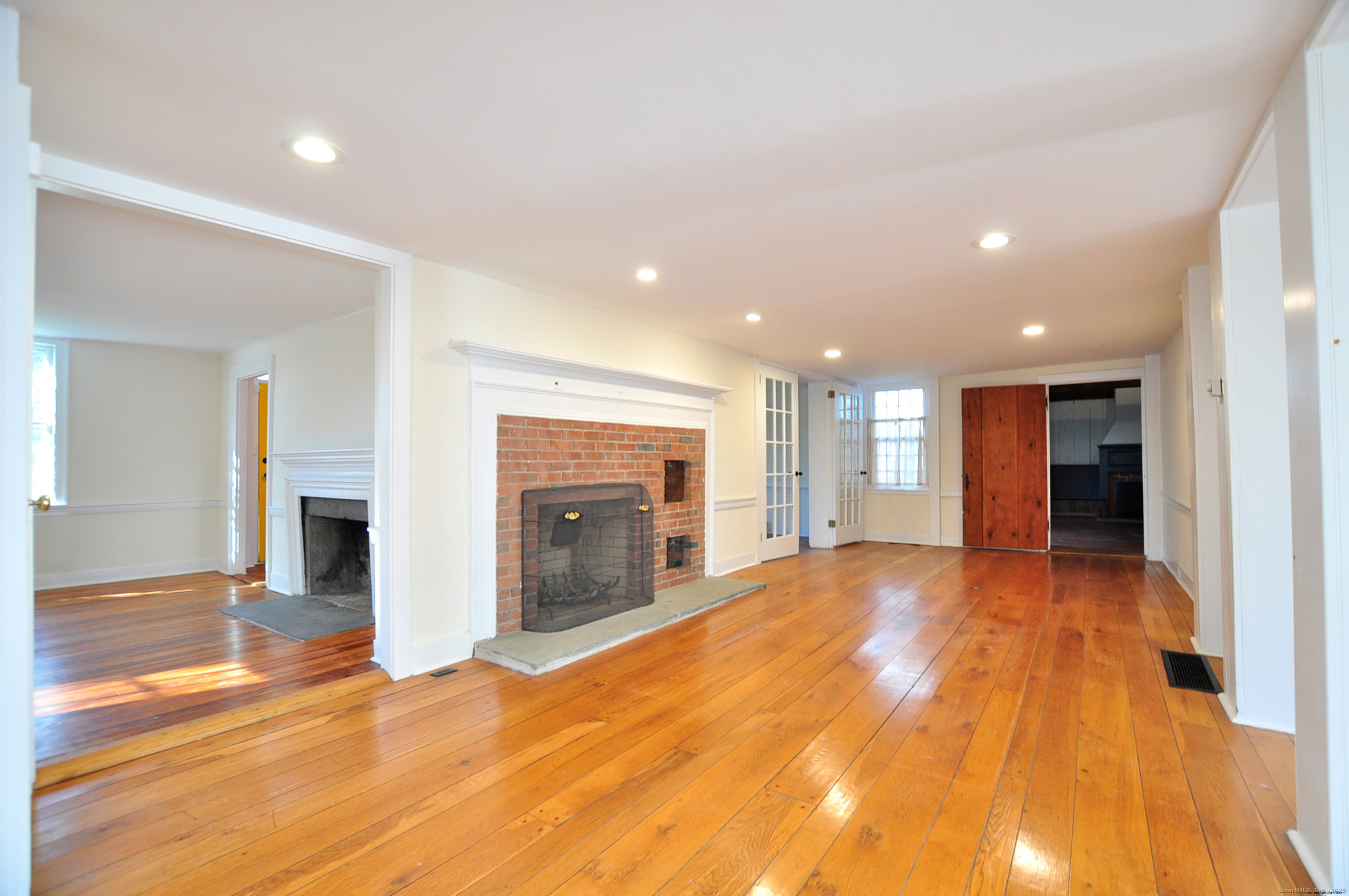 11 West Chestnut Hill Road
