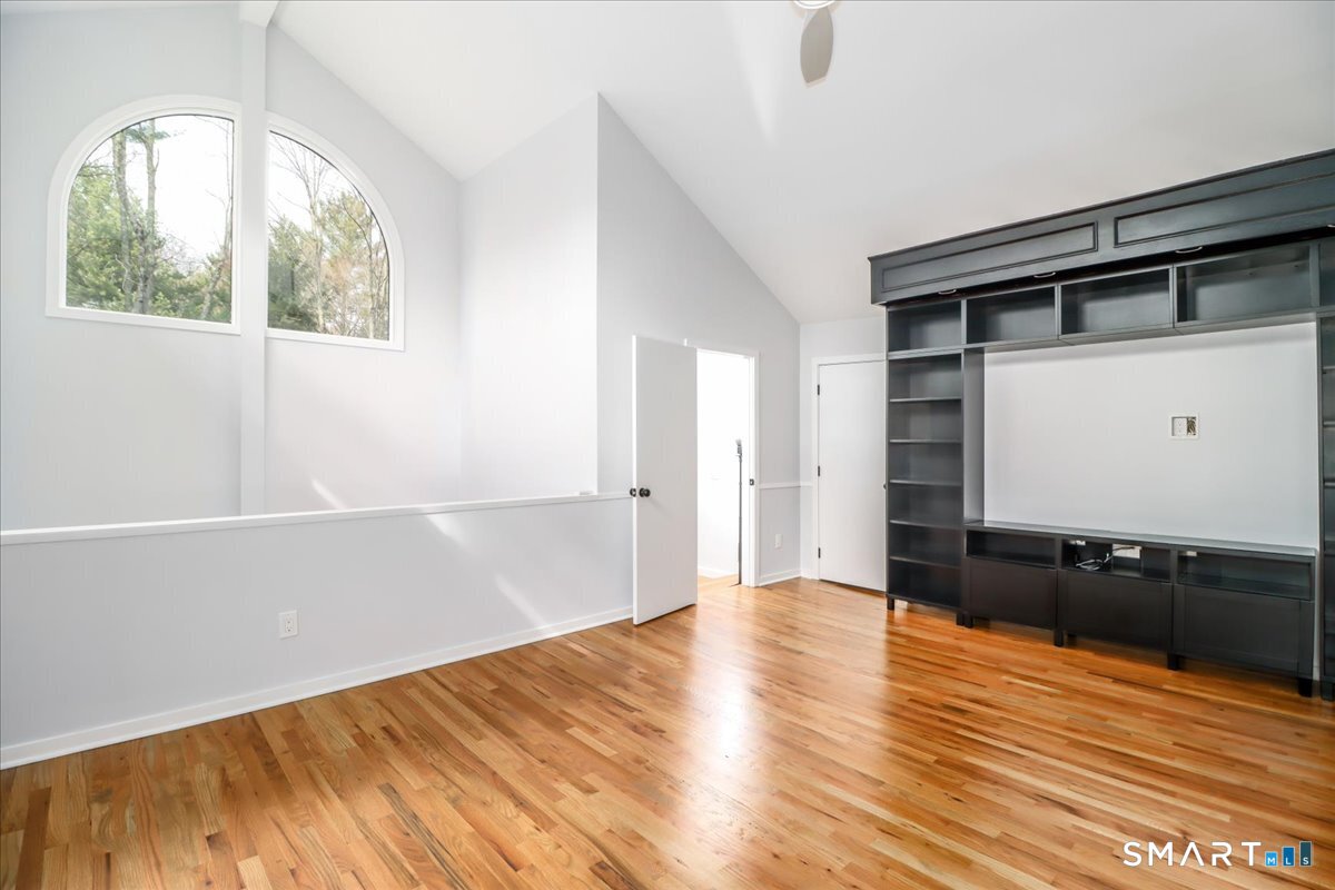 17 Dresden Court West