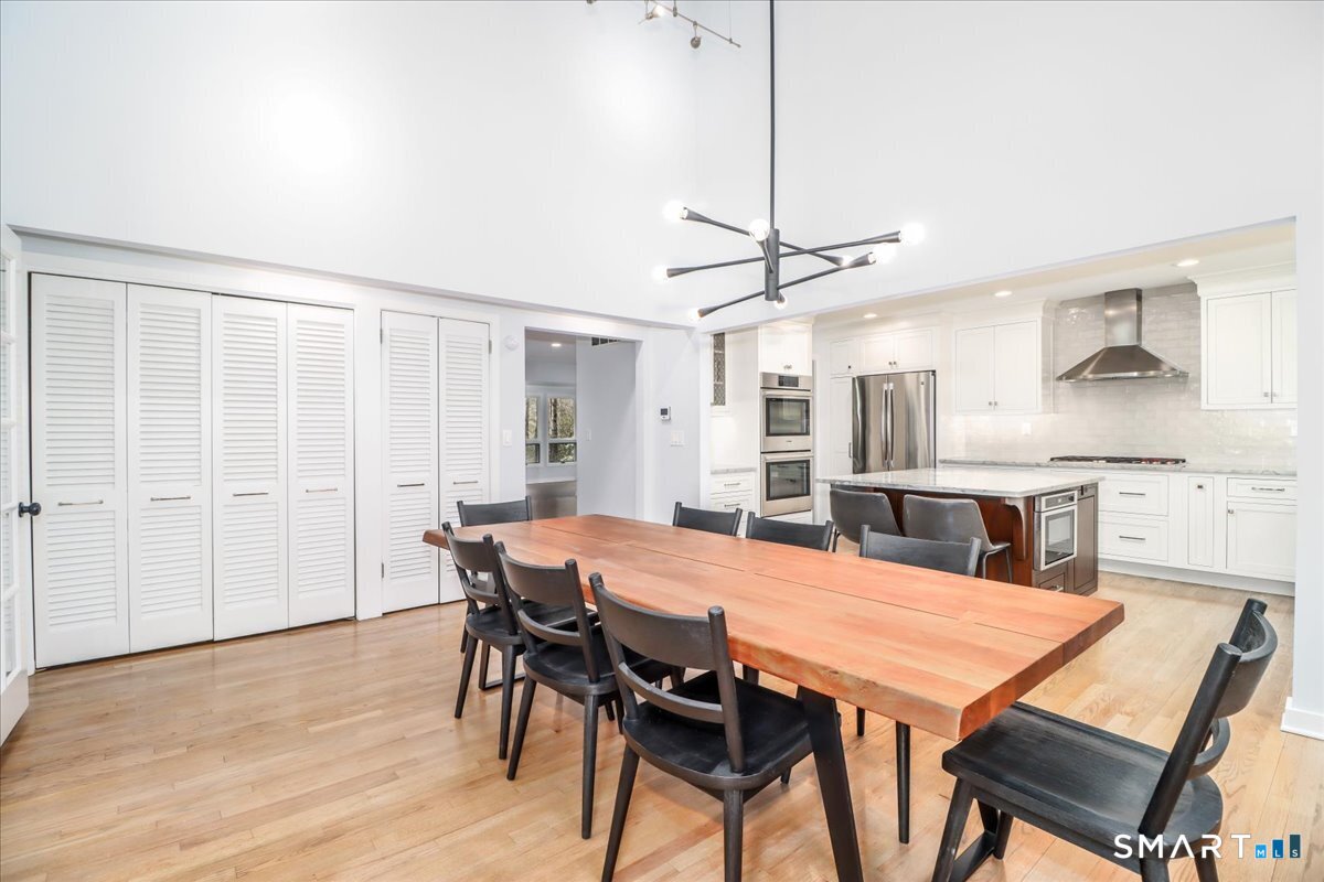 17 Dresden Court West