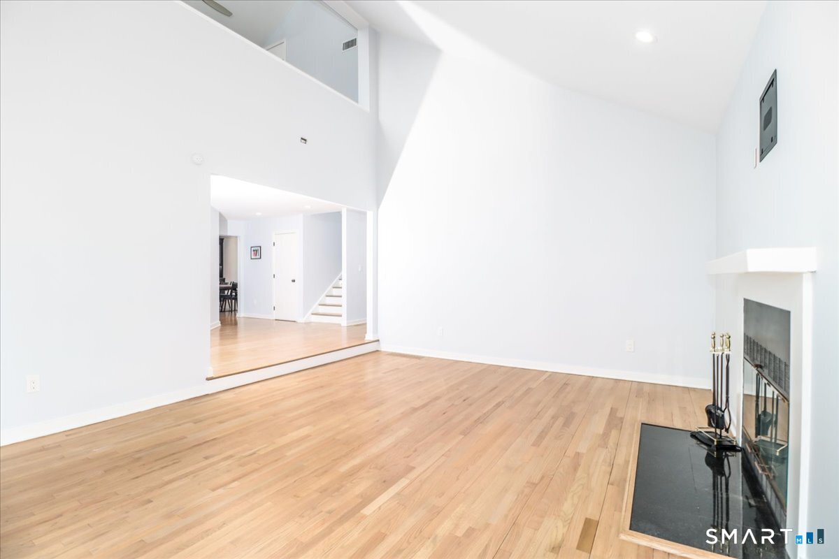 17 Dresden Court West