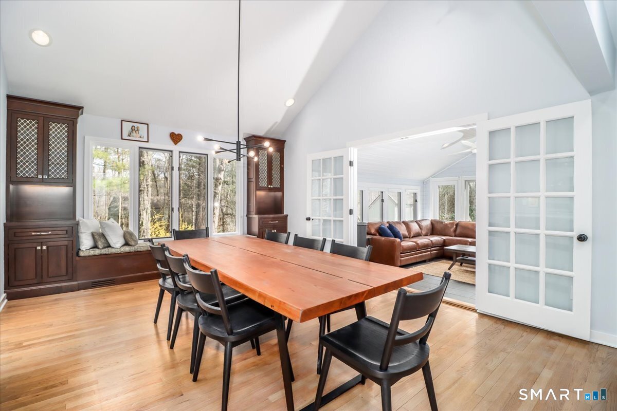 17 Dresden Court West