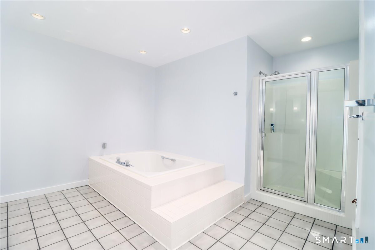 17 Dresden Court West