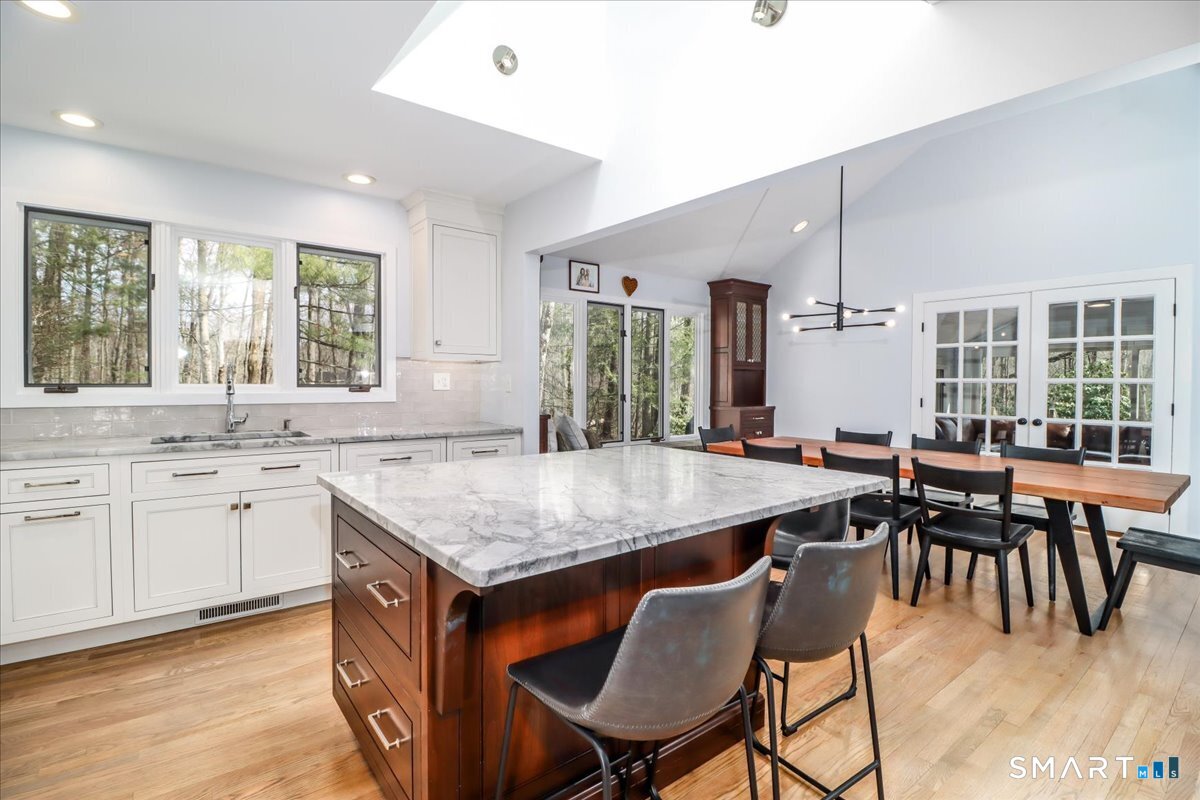 17 Dresden Court West