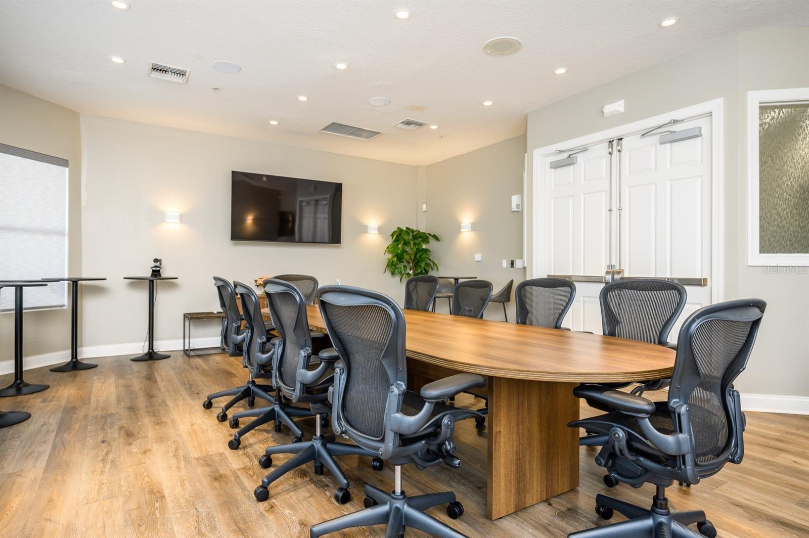 8001 COOL BREEZE DR #121