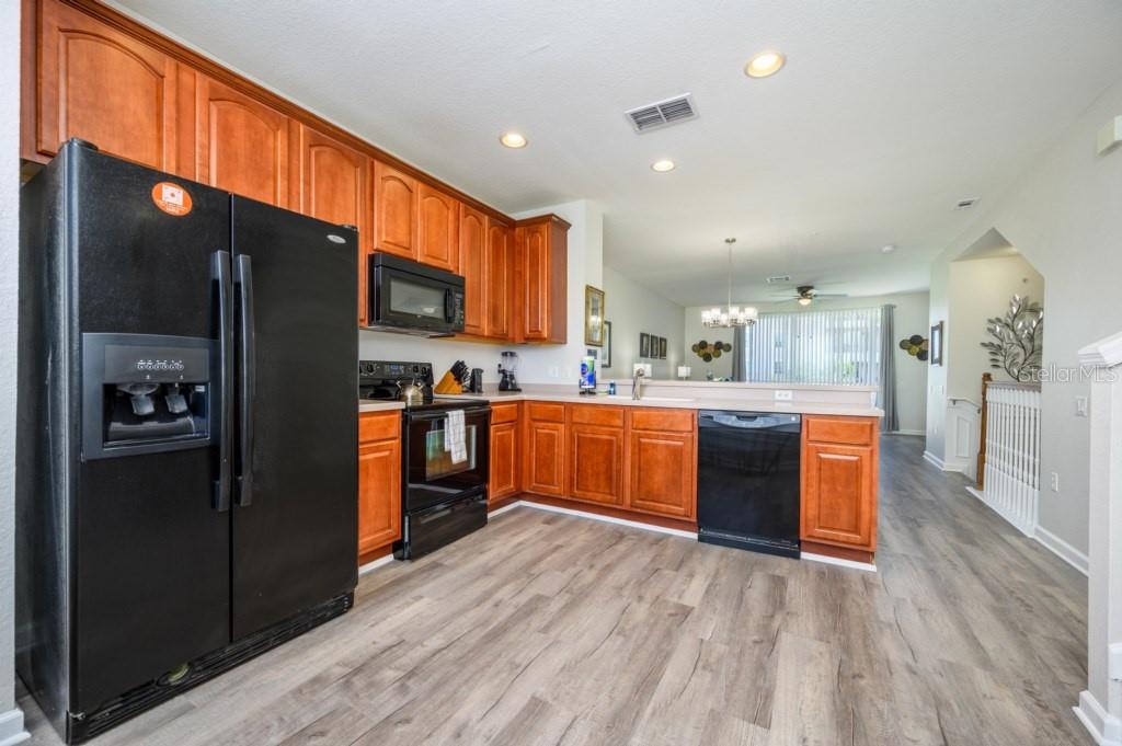 8001 COOL BREEZE DR #121