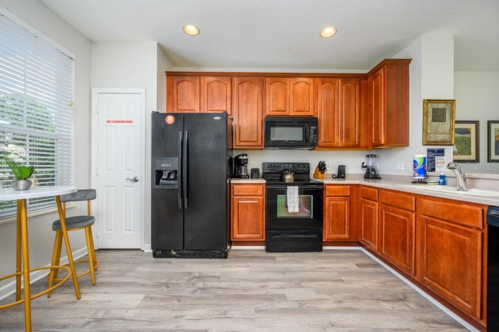 8001 COOL BREEZE DR #121