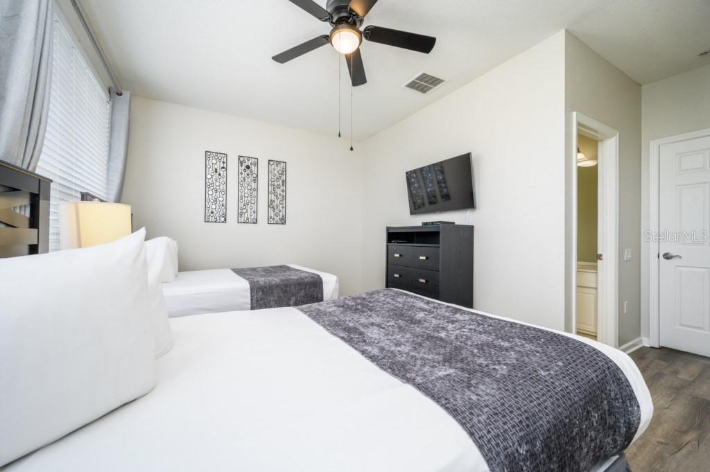 8001 COOL BREEZE DR #121