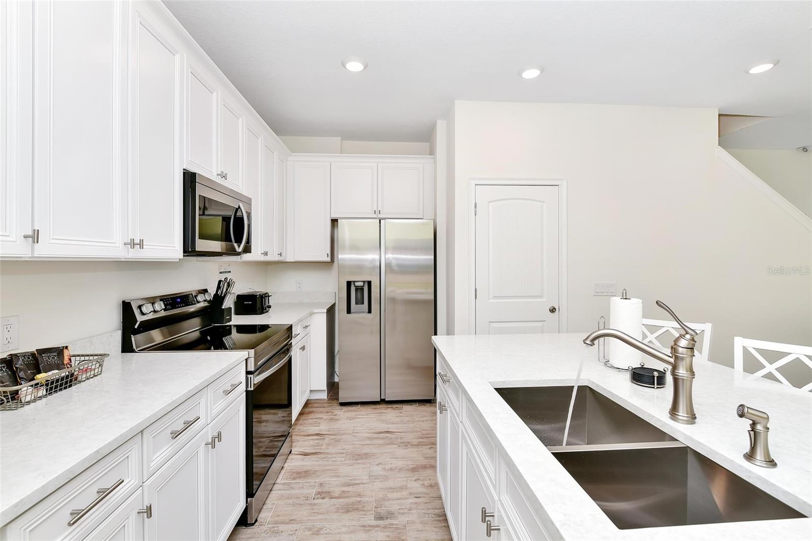 8146 COCONUT PL