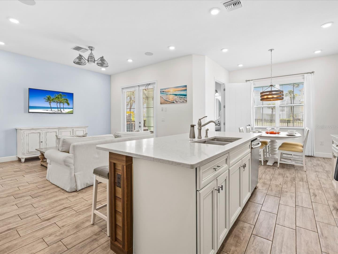 3020 PARROT HEAD PL