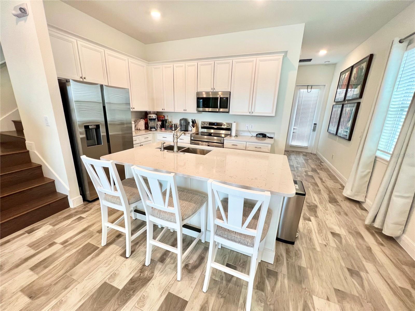 3032 PARROT HEAD PL