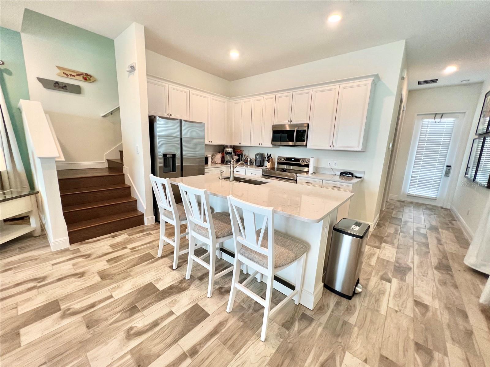 3032 PARROT HEAD PL