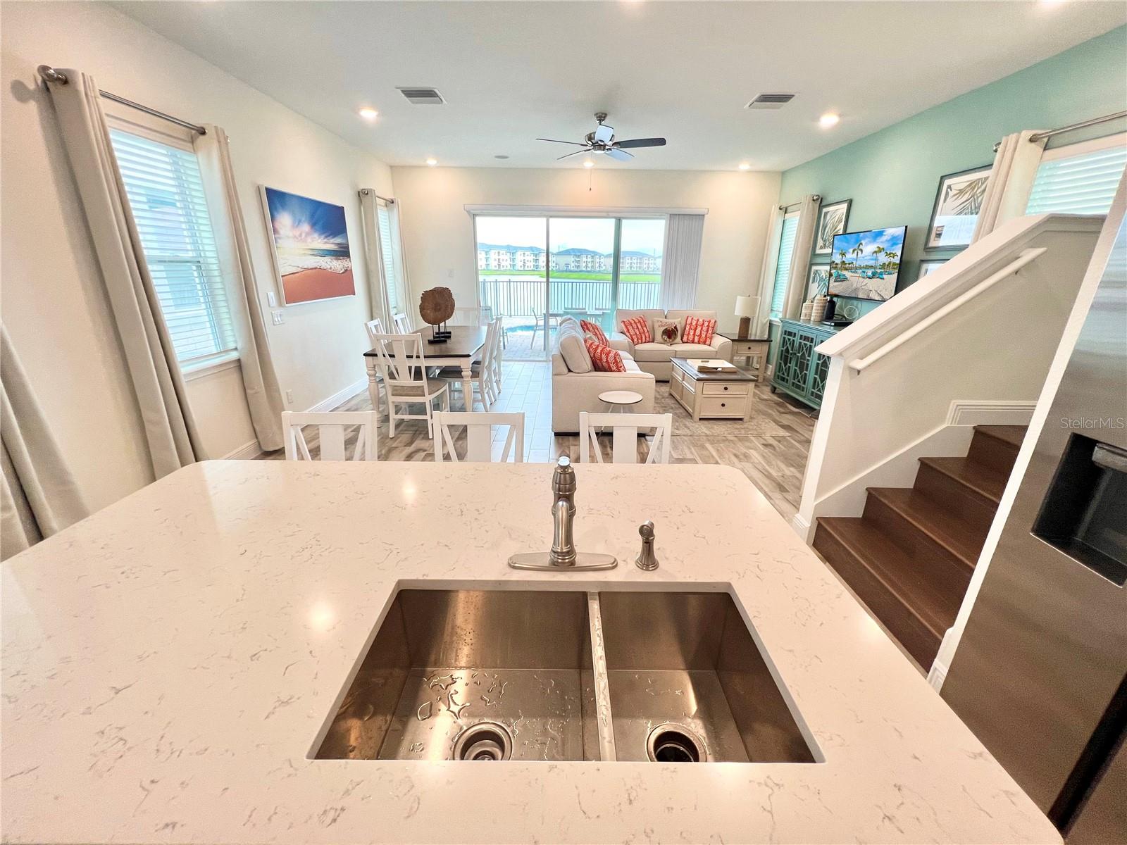3032 PARROT HEAD PL