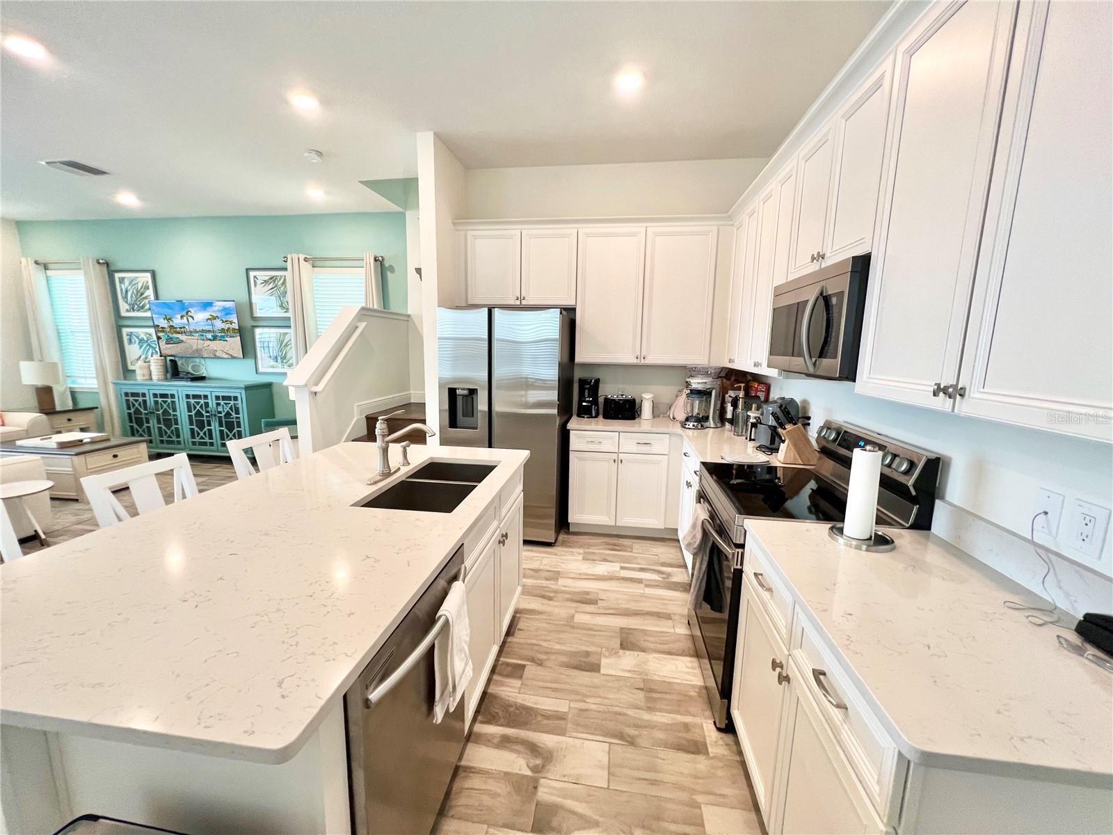 3032 PARROT HEAD PL
