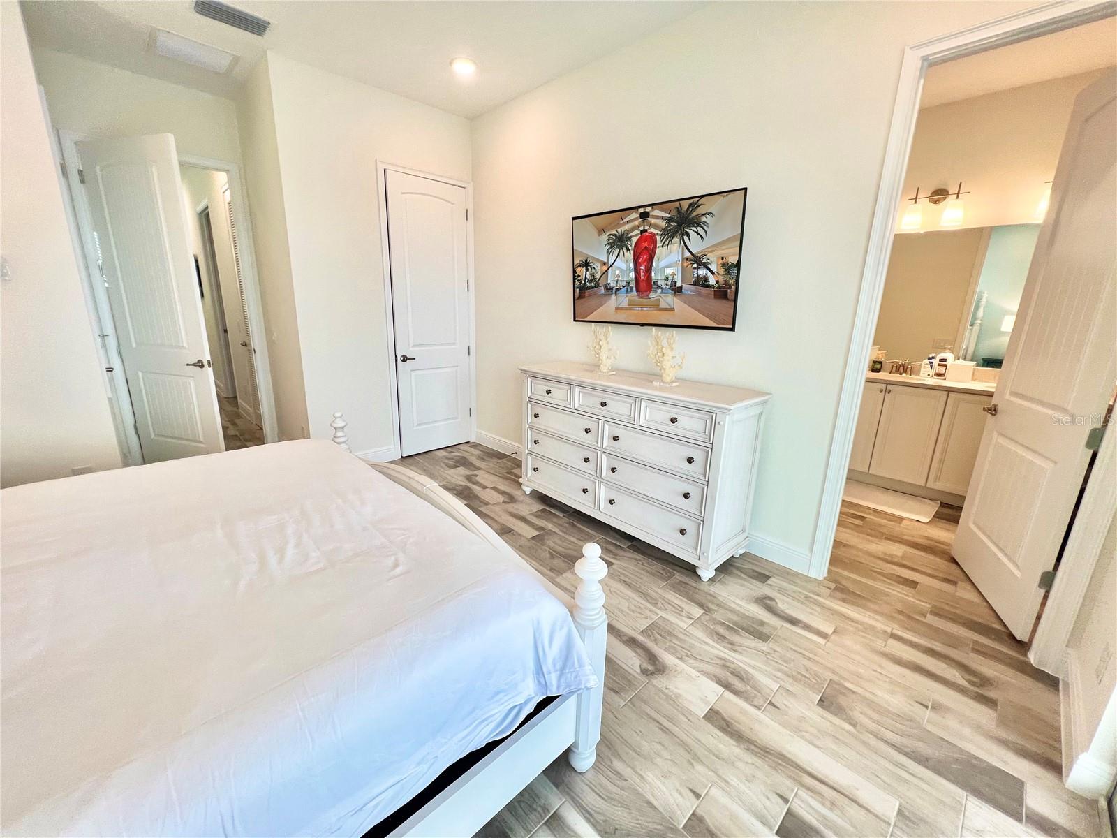 3032 PARROT HEAD PL