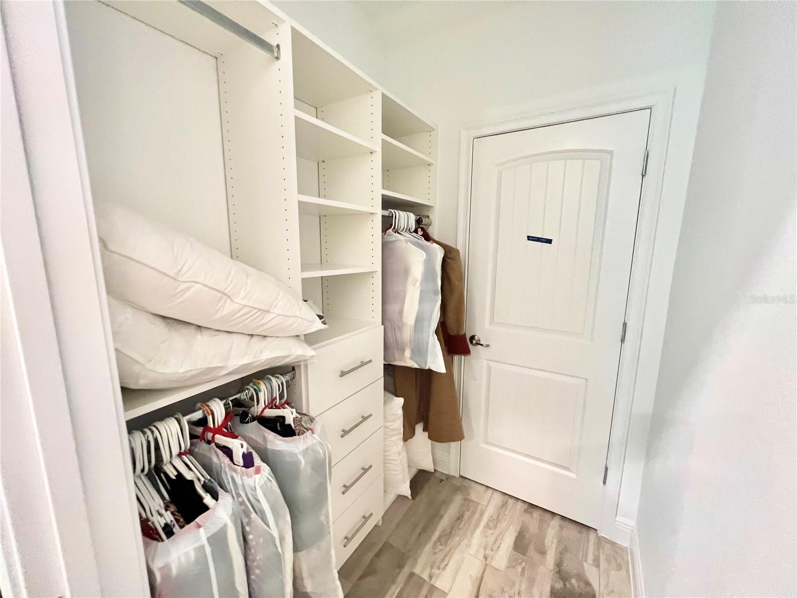 3032 PARROT HEAD PL