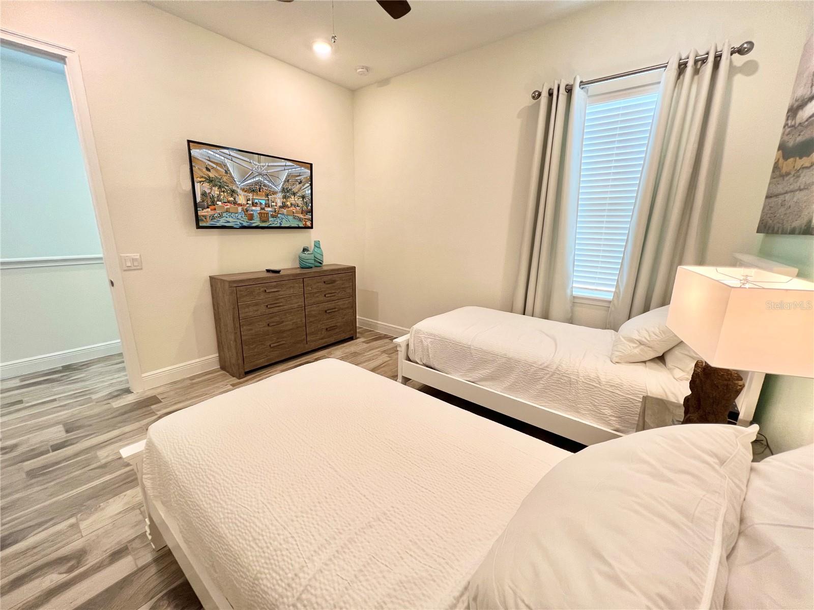 3032 PARROT HEAD PL