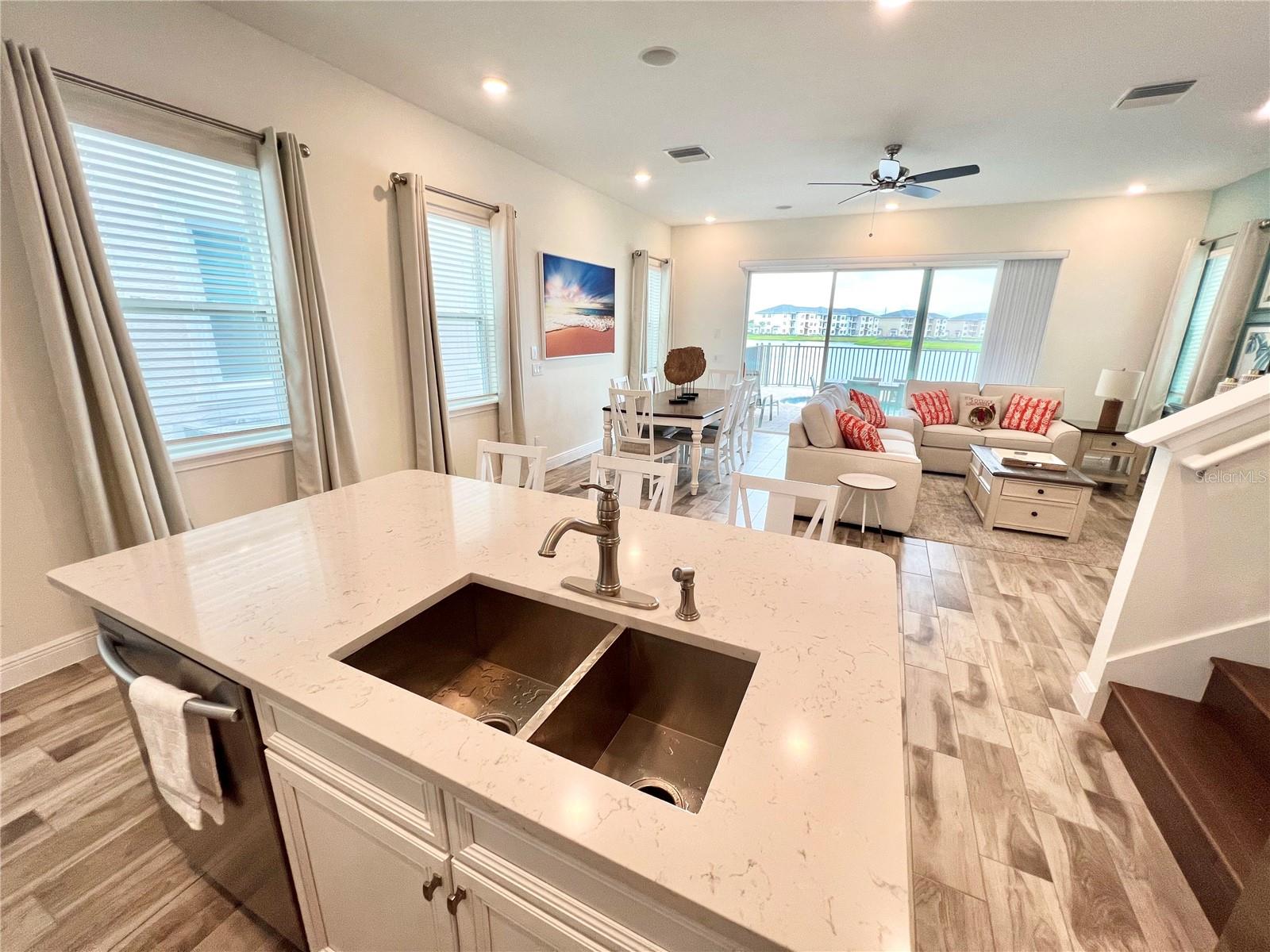 3032 PARROT HEAD PL