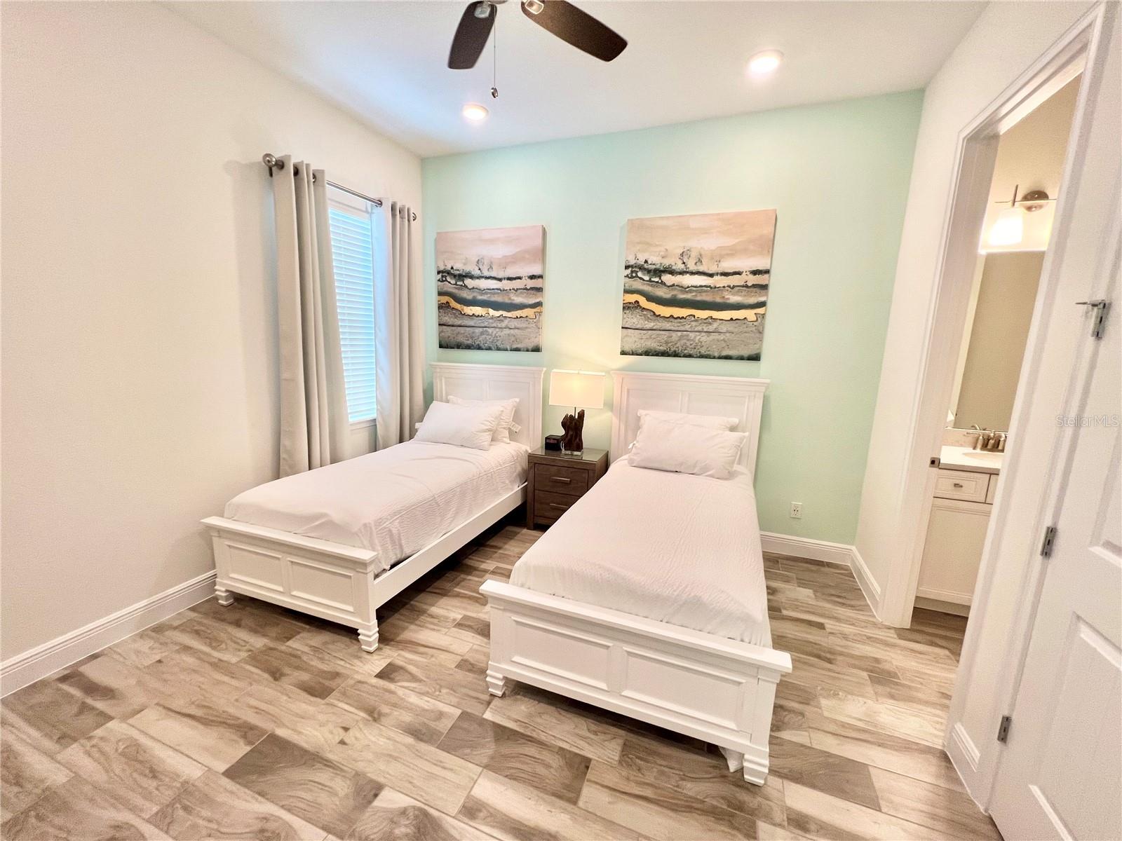 3032 PARROT HEAD PL