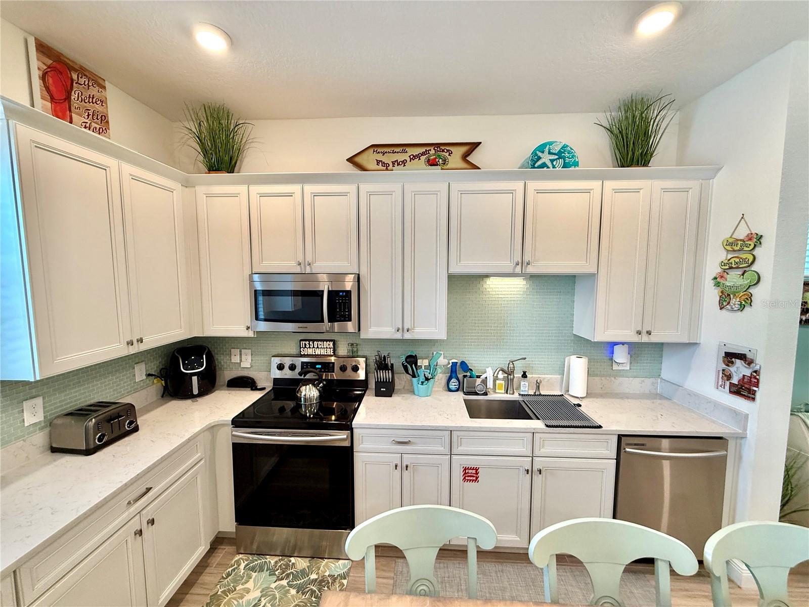 3001 LATITUDE LN