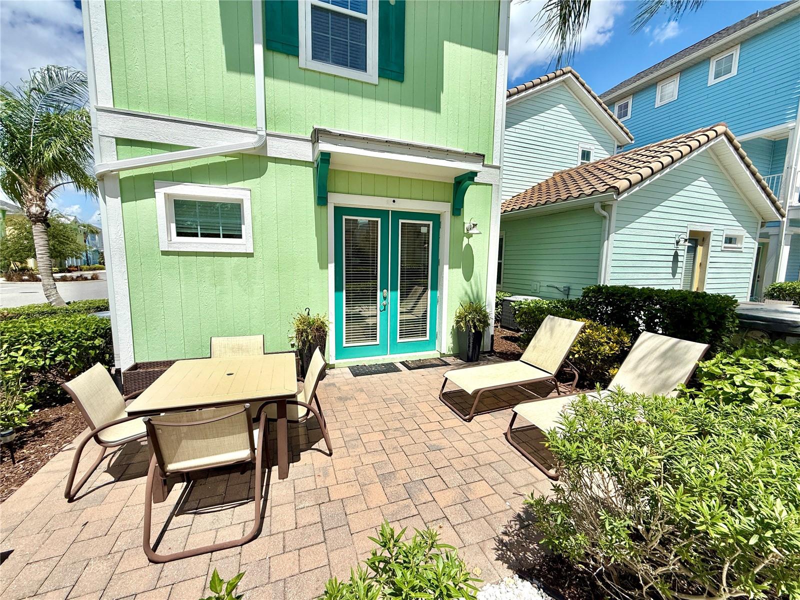 3001 LATITUDE LN