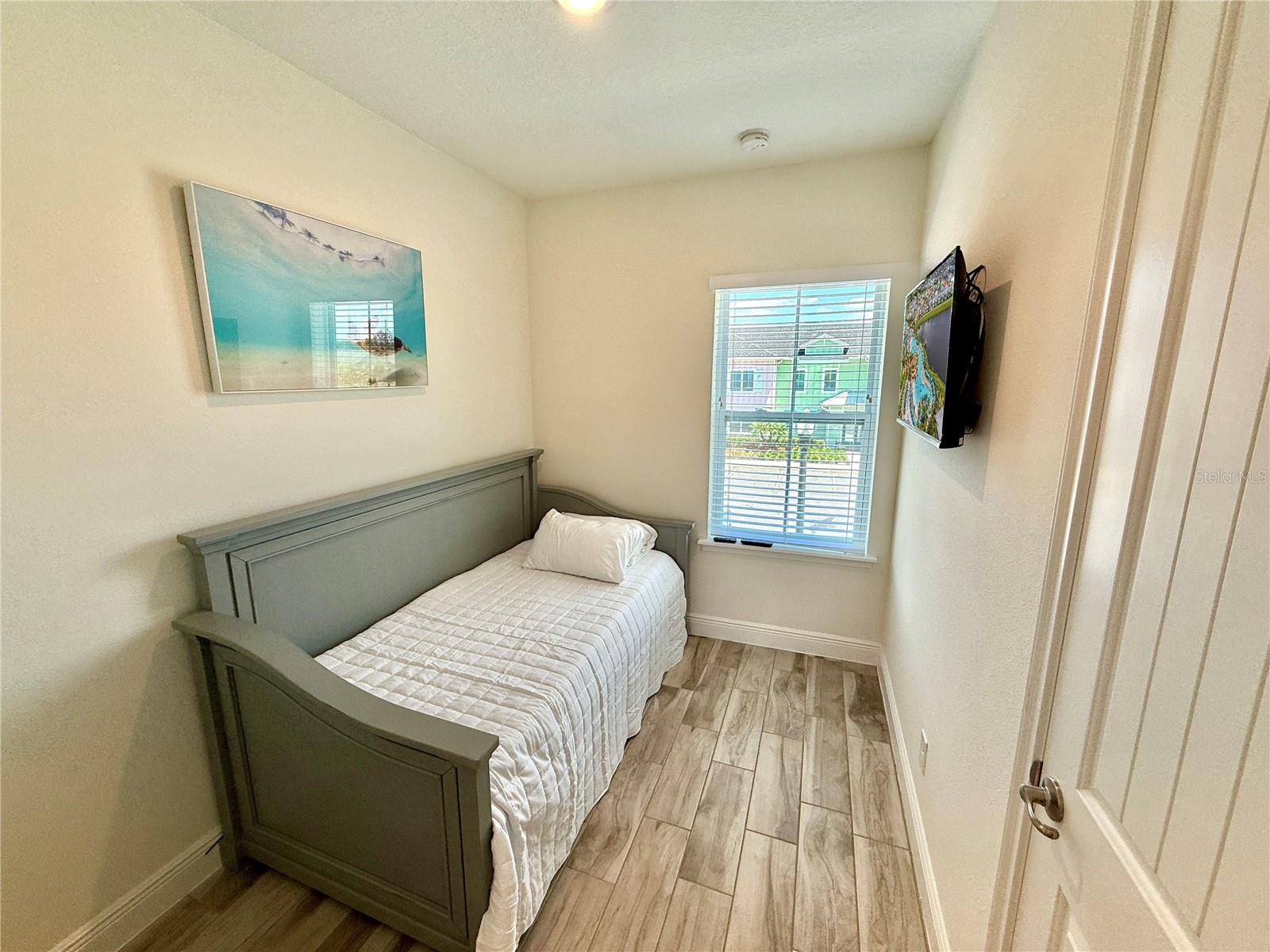 2906 CASTAWAY LN