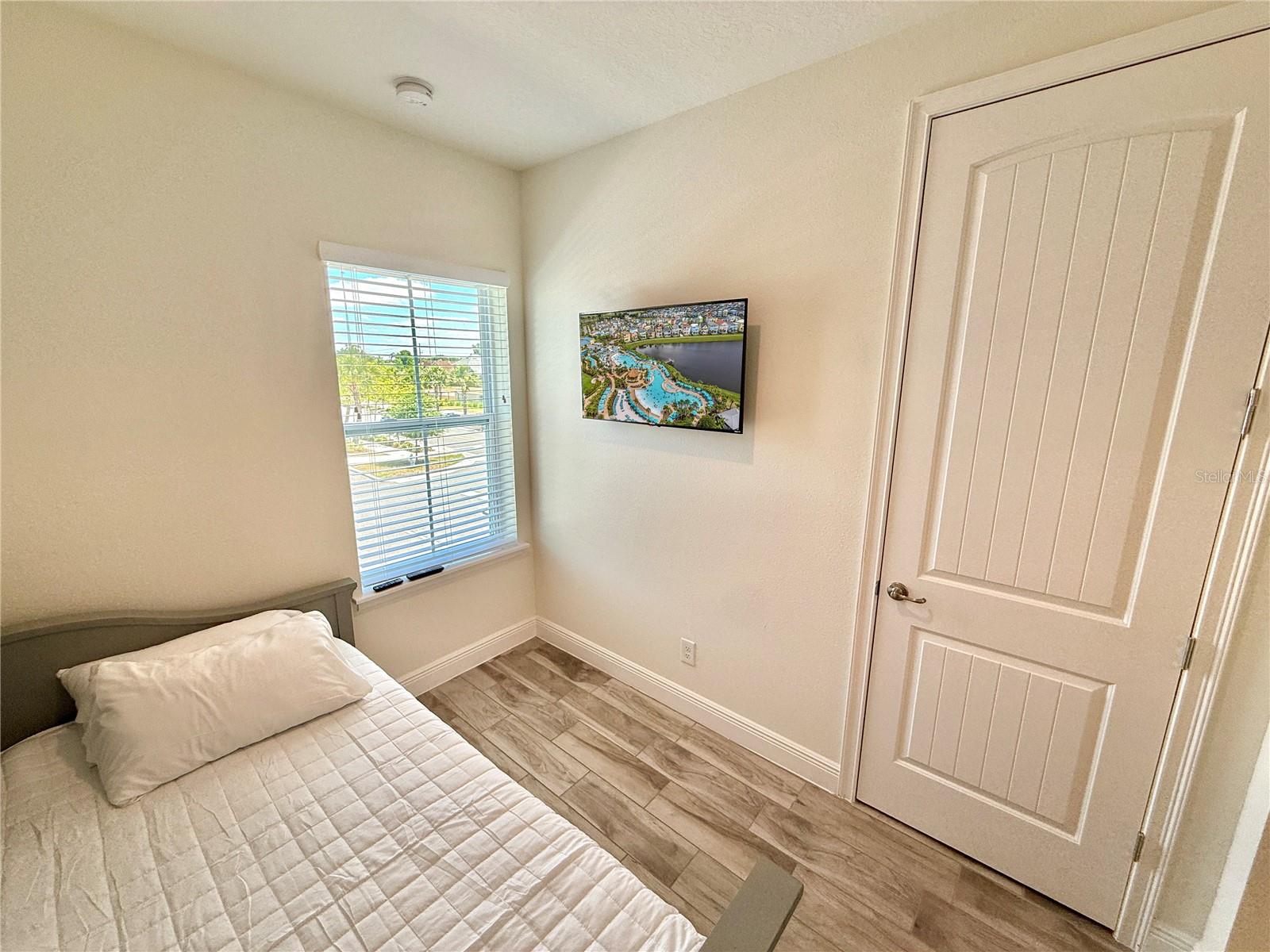 2906 CASTAWAY LN