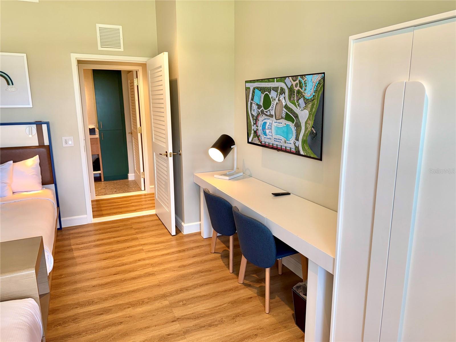 3151 SUNSET WALK DR #208