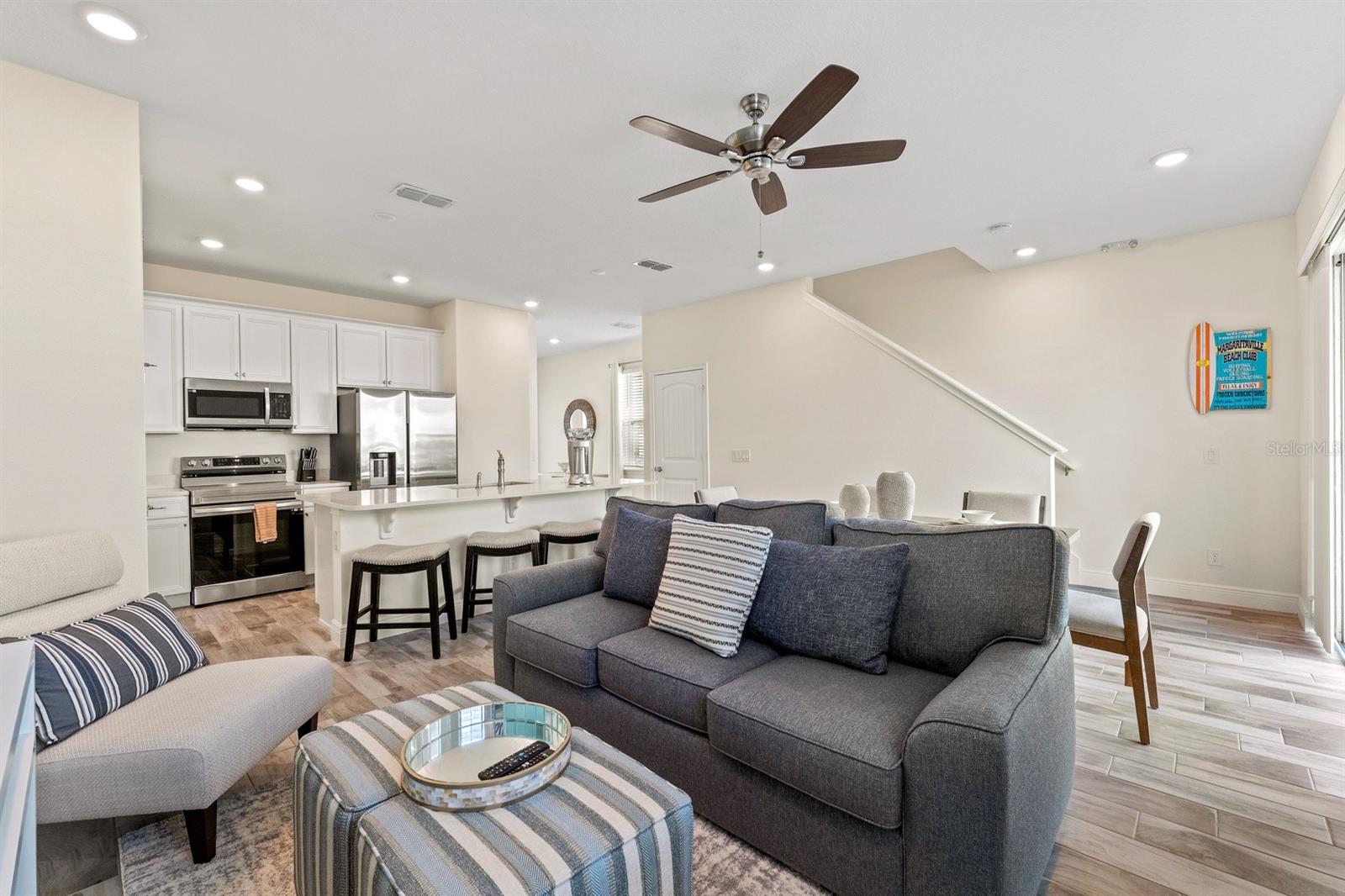 2979 CASTAWAY LN