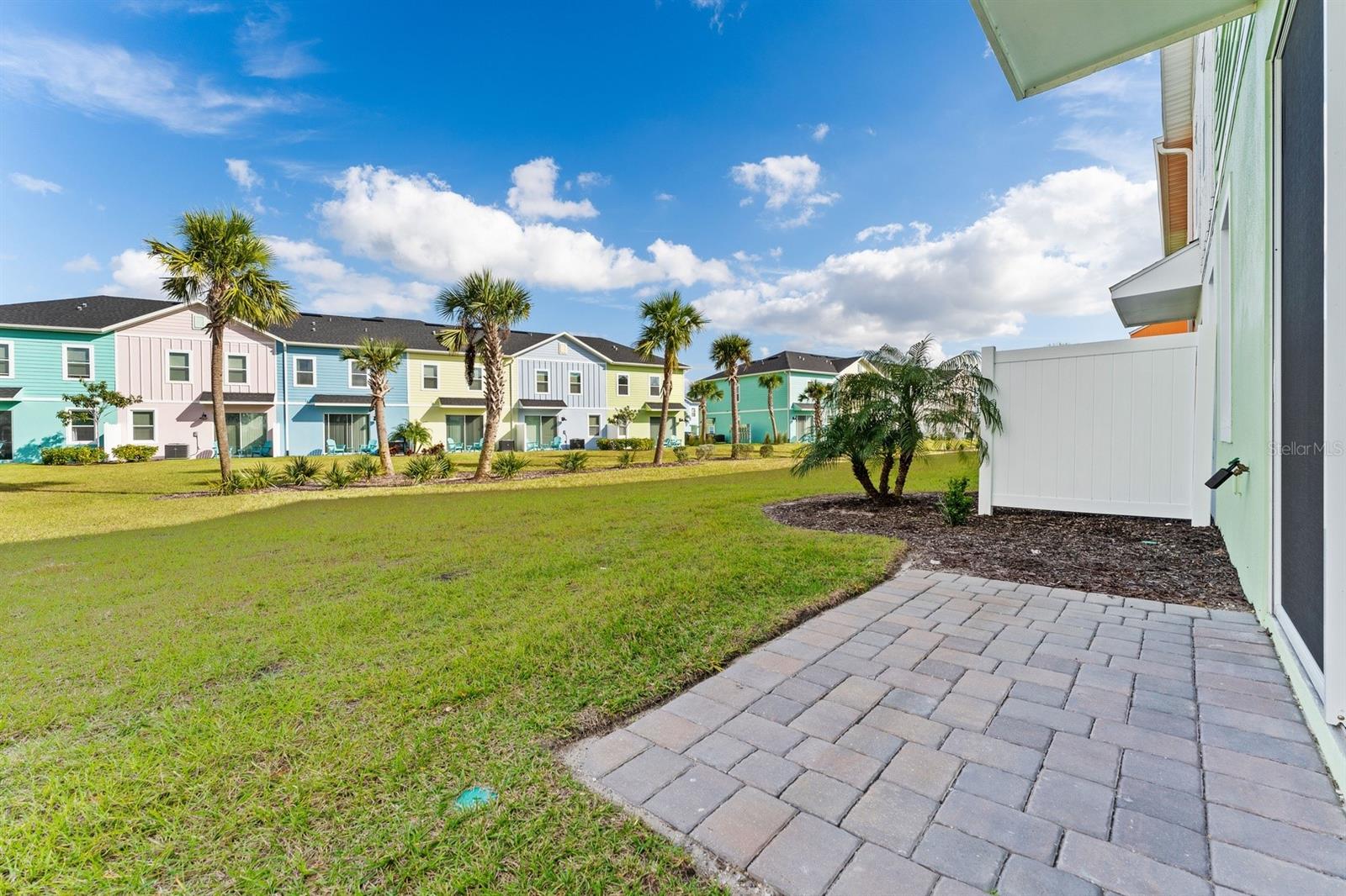 2979 CASTAWAY LN