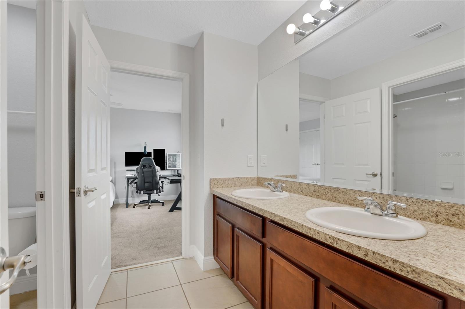 14505 BREAKWATER WAY