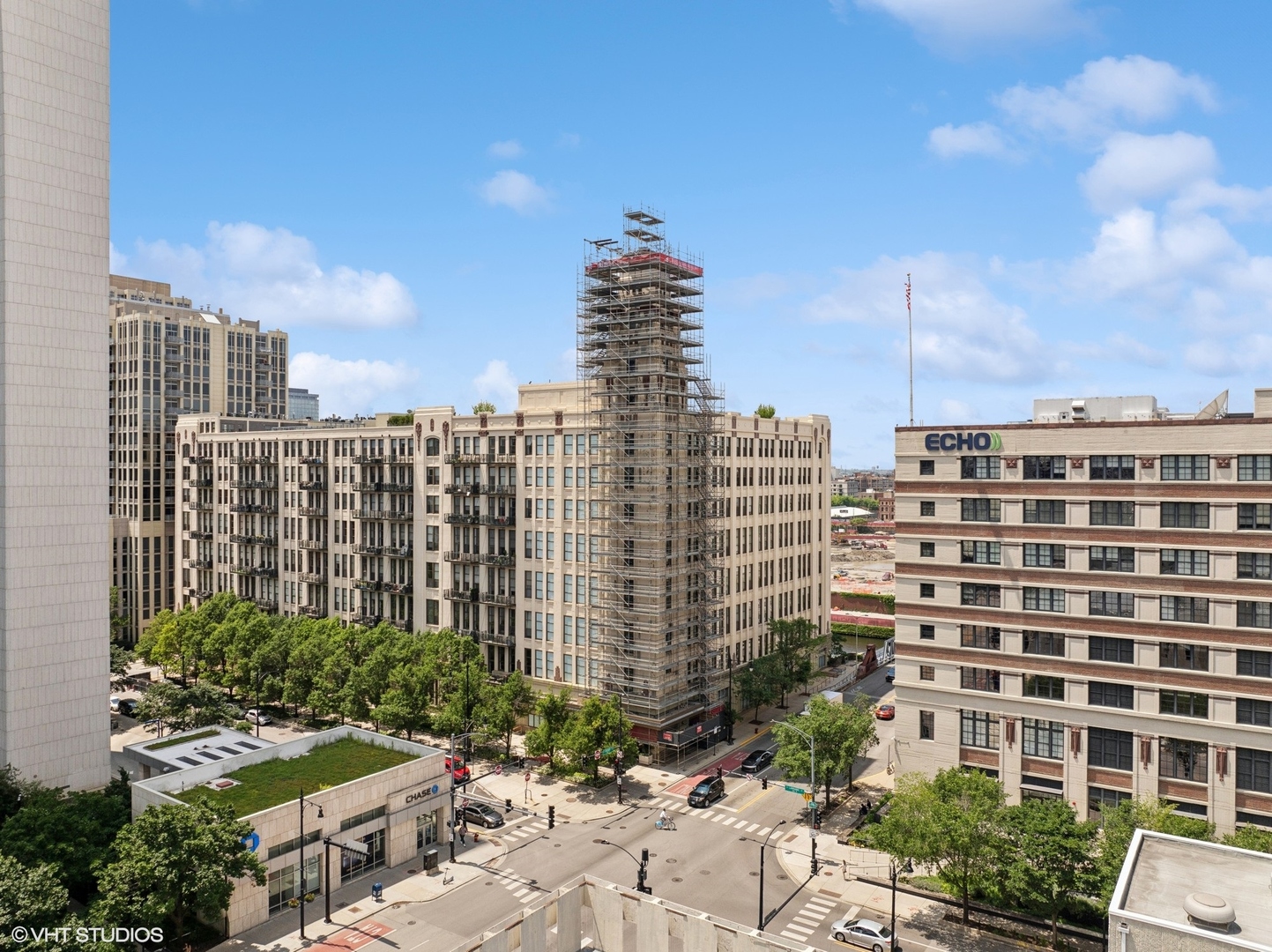 758 N LARRABEE Street Unit: 323