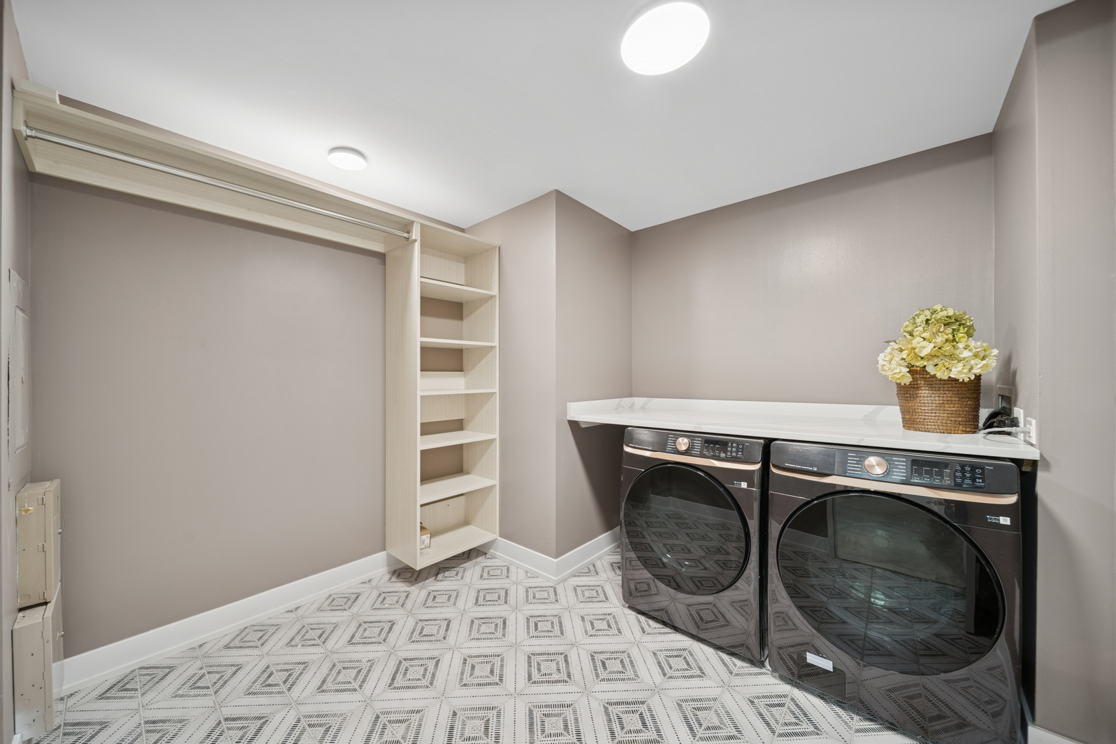 680 N Lake Shore Drive Unit: 604