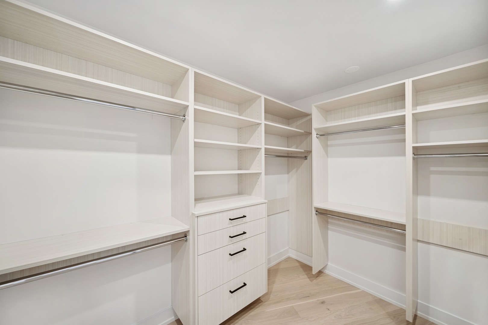 680 N Lake Shore Drive Unit: 604