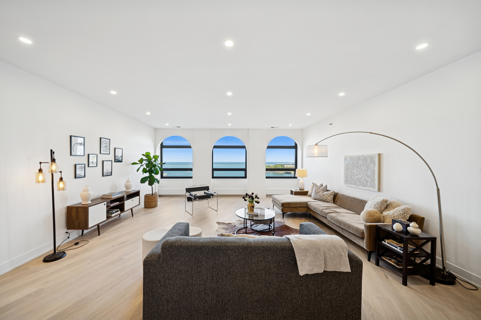 680 N Lake Shore Drive Unit: 604