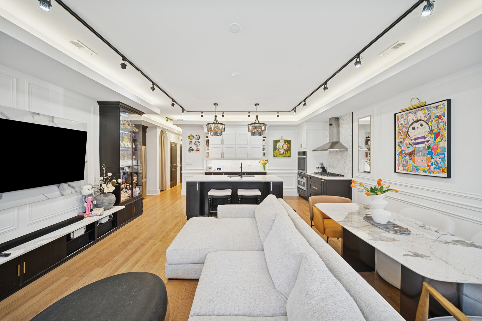 3105 S Giles Avenue S Unit: 1S