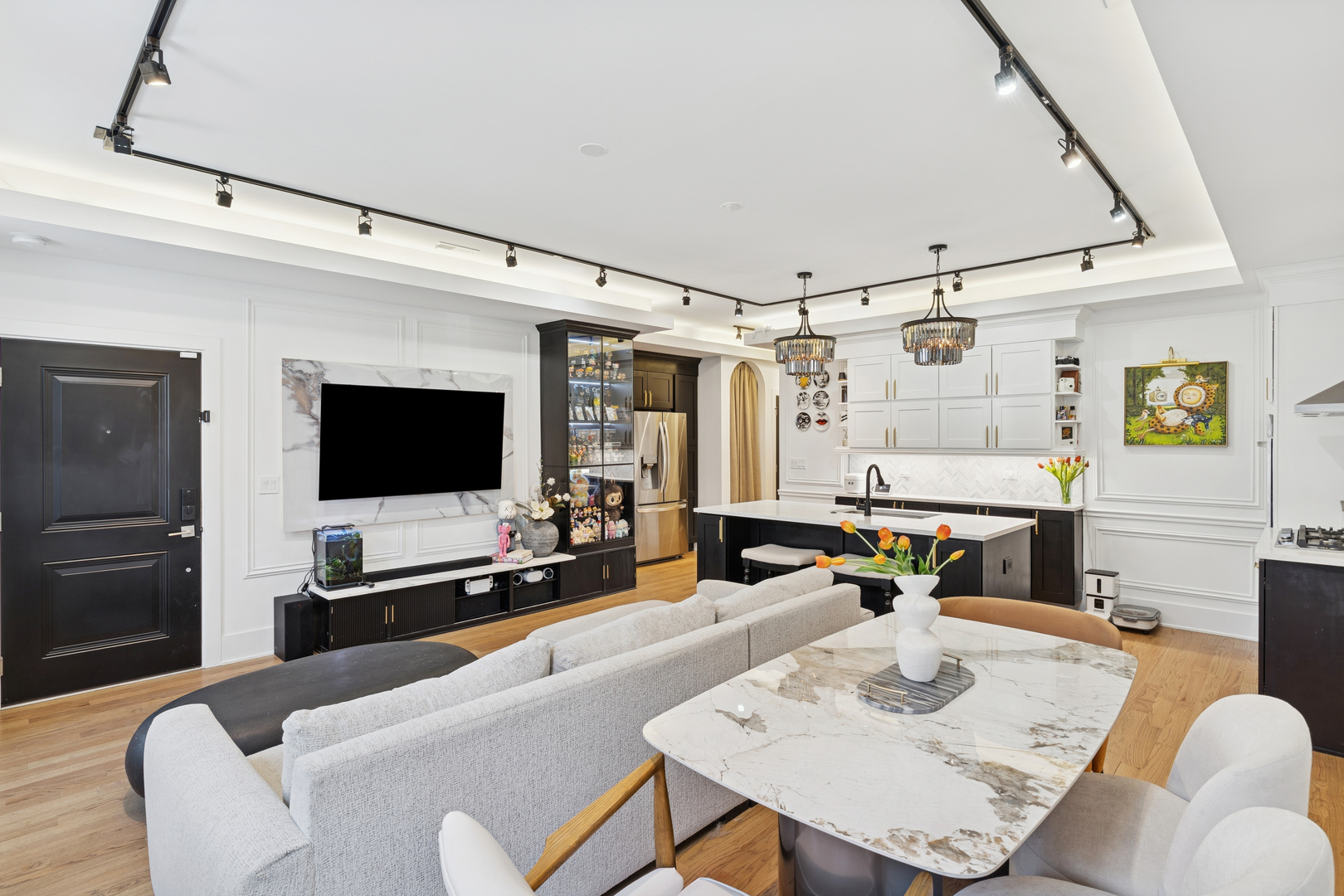 3105 S Giles Avenue S Unit: 1S