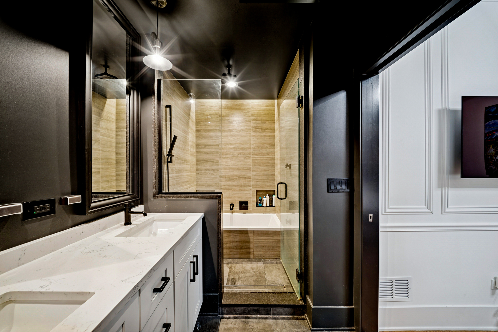 3105 S Giles Avenue S Unit: 1S