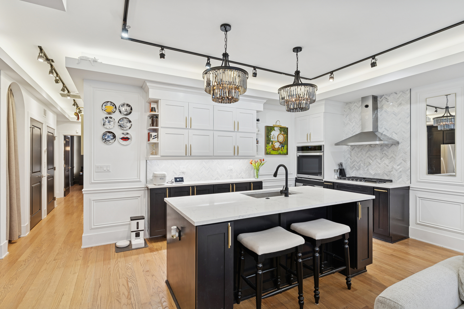 3105 S Giles Avenue S Unit: 1S