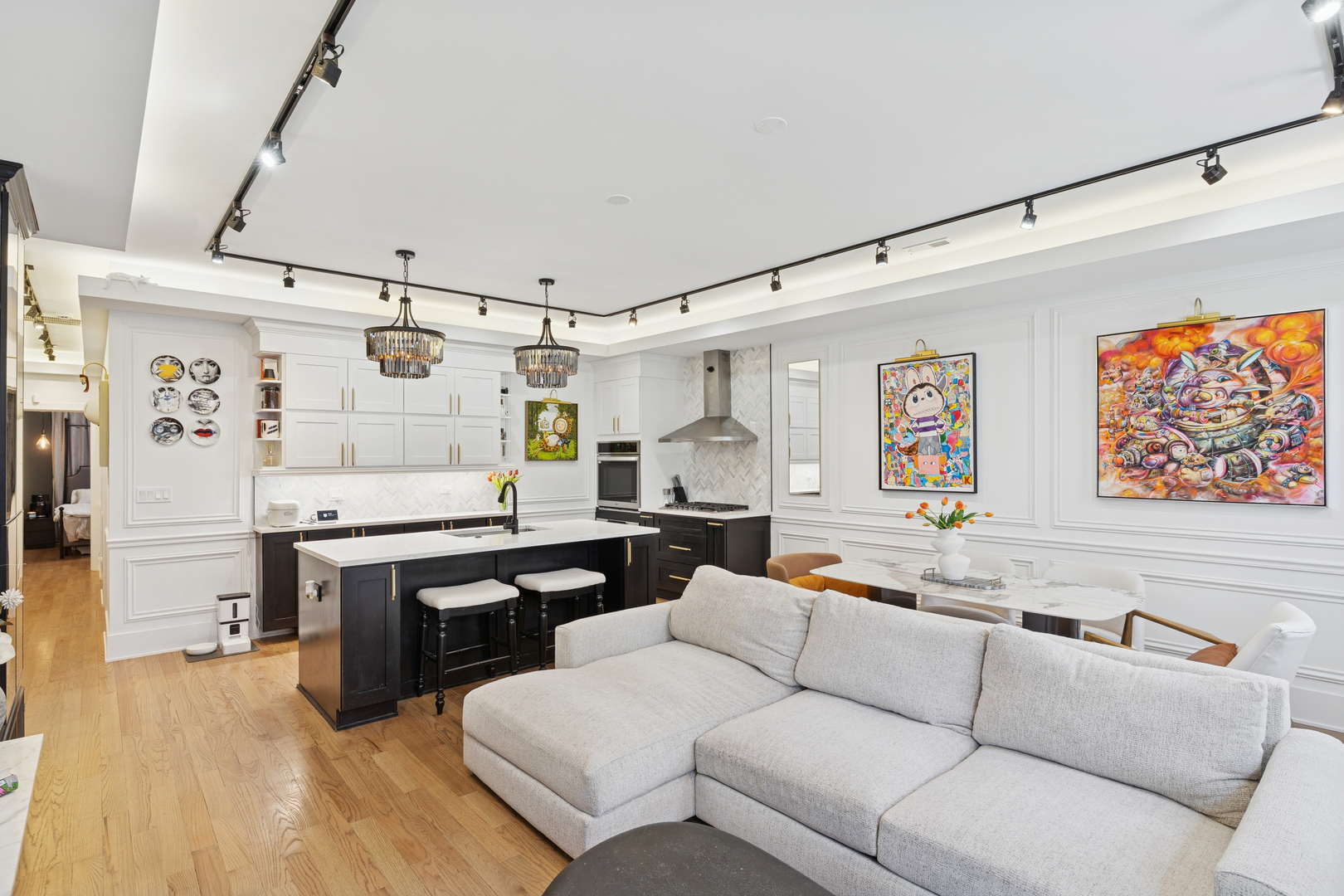 3105 S Giles Avenue S Unit: 1S