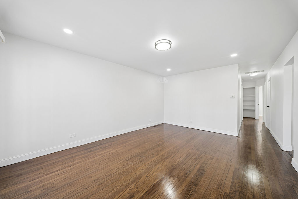 9505 S PEORIA Street