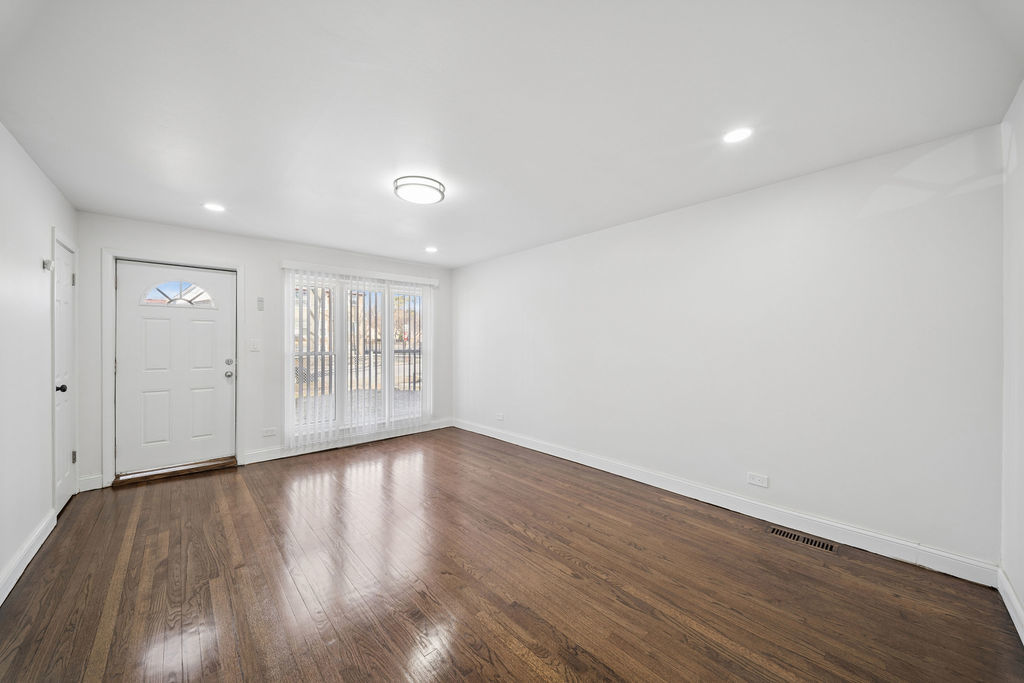 9505 S PEORIA Street