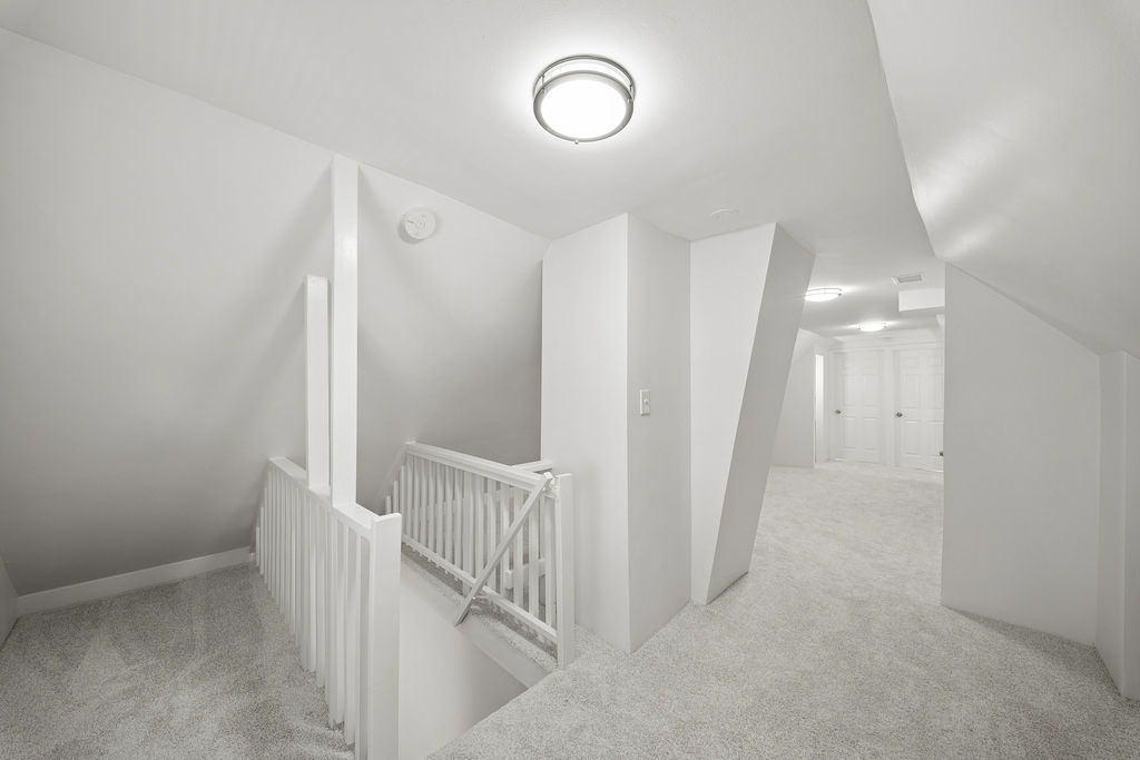 9328 S PAXTON Avenue