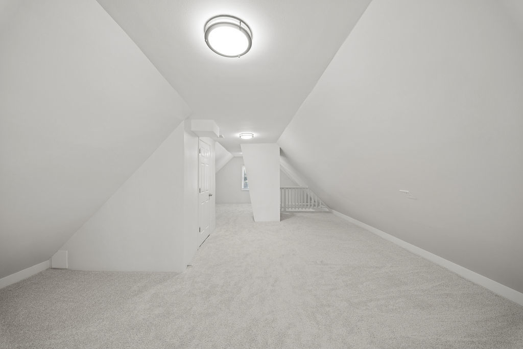 9328 S PAXTON Avenue